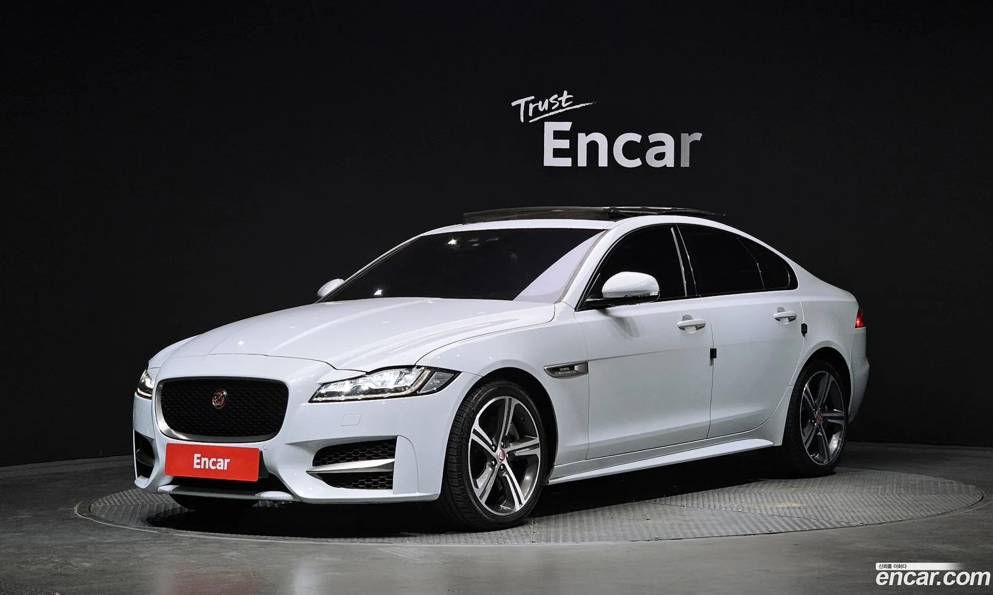 Jaguar XF 2017 — 8