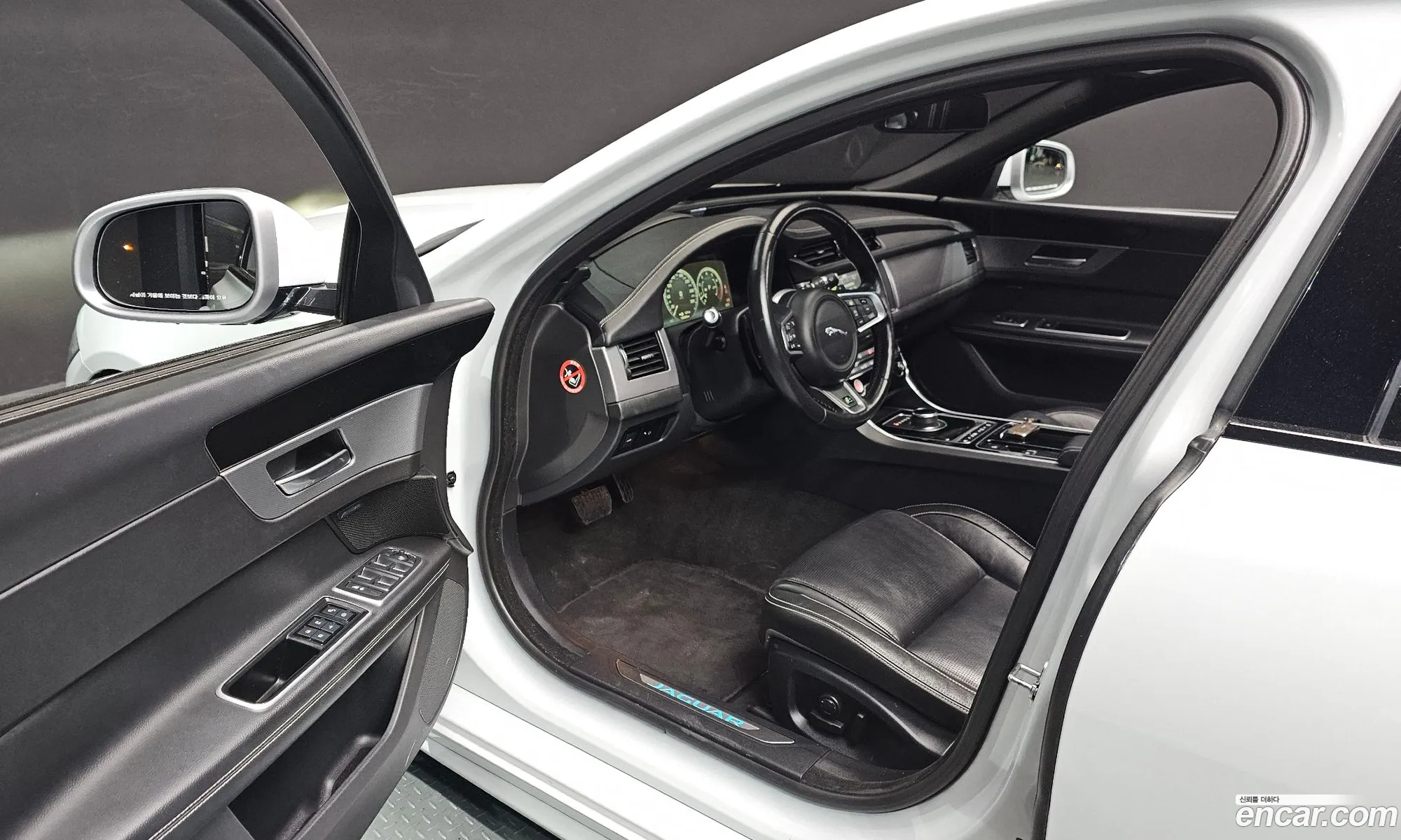 Jaguar XF 2017 — 9
