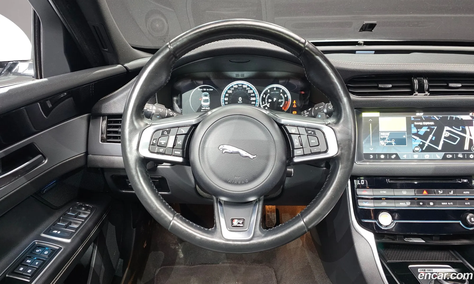 Jaguar XF 2017 — 19