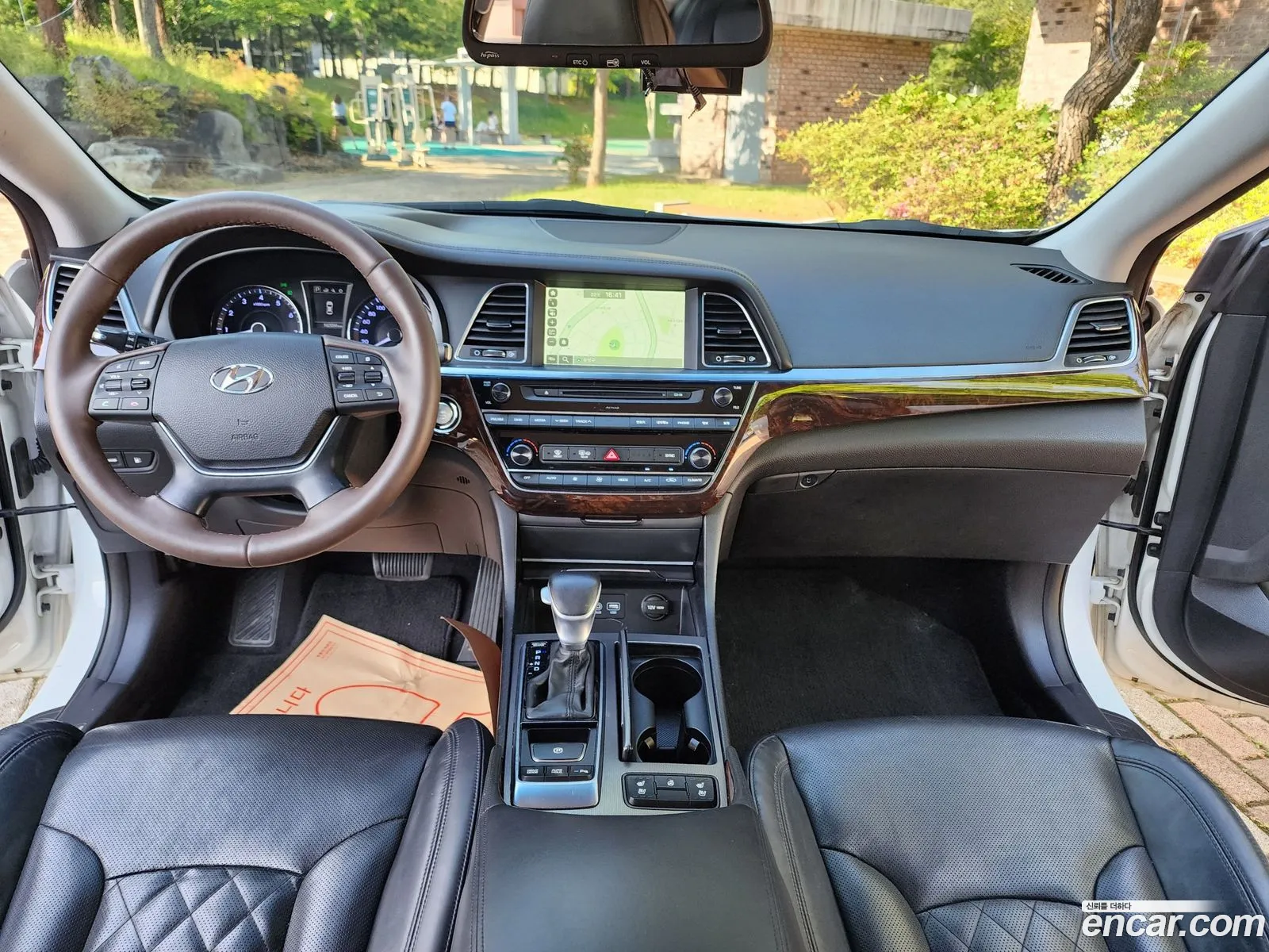 Hyundai Aslan 2015 — 16