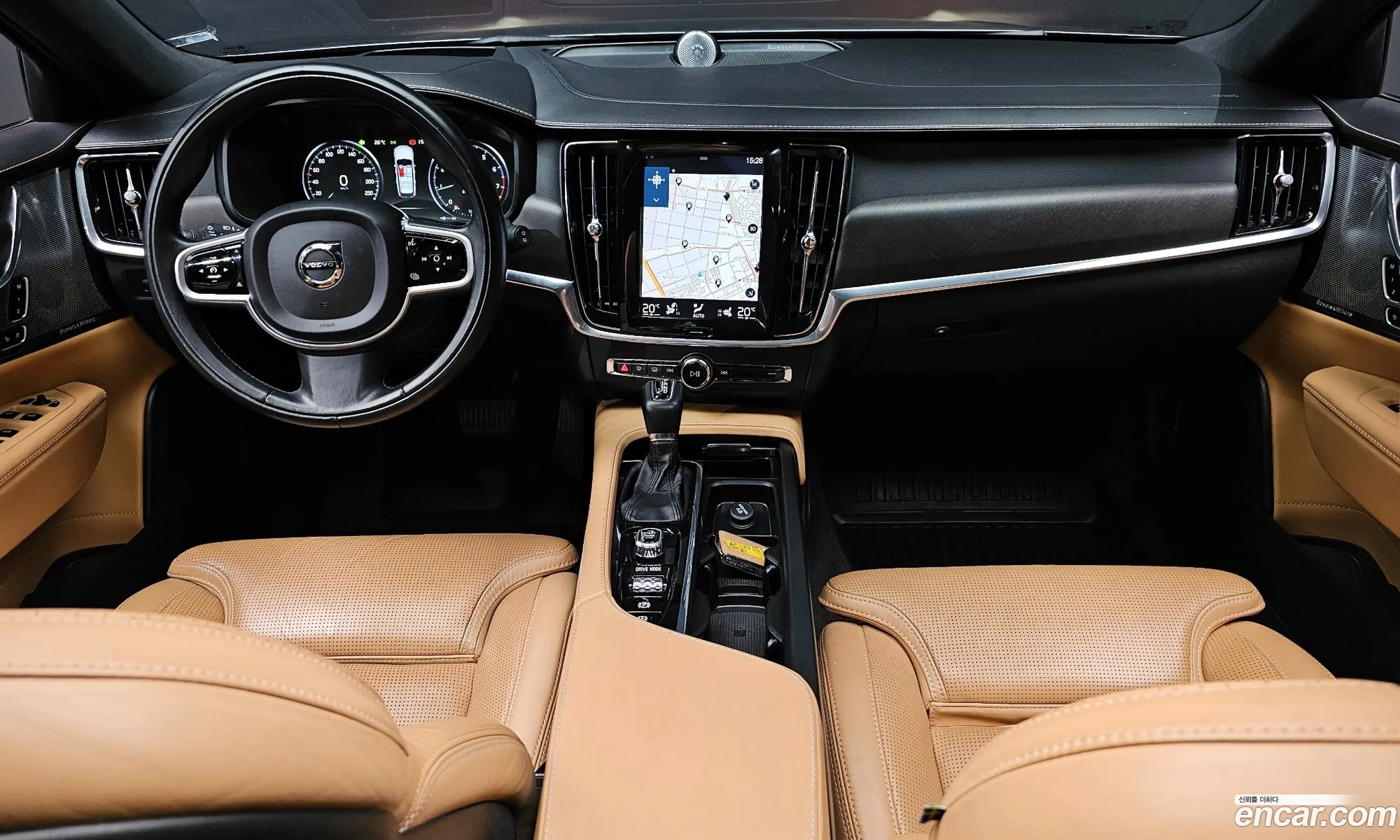 Volvo V90 Cross Country 2018 — 23
