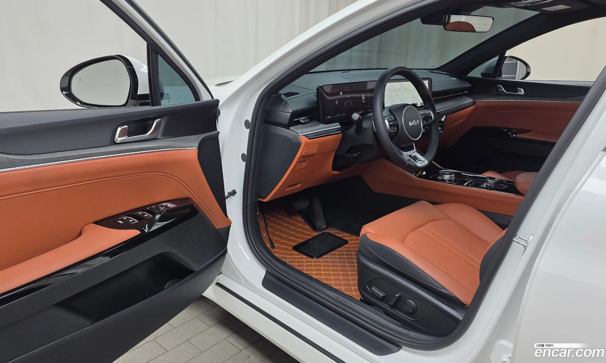 Kia K5 Hybrid 2024 — 28
