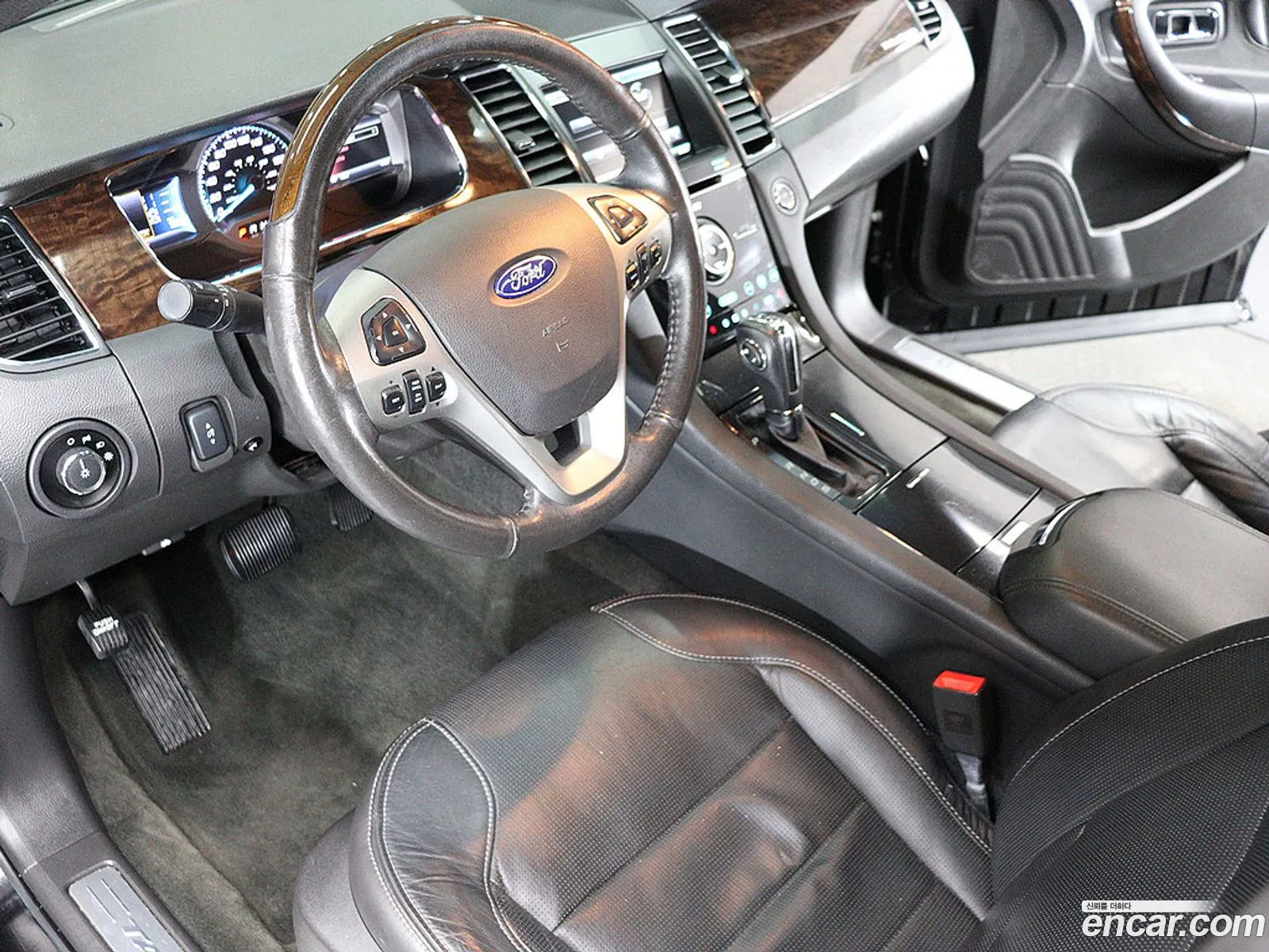 Ford Taurus 2016 — 20