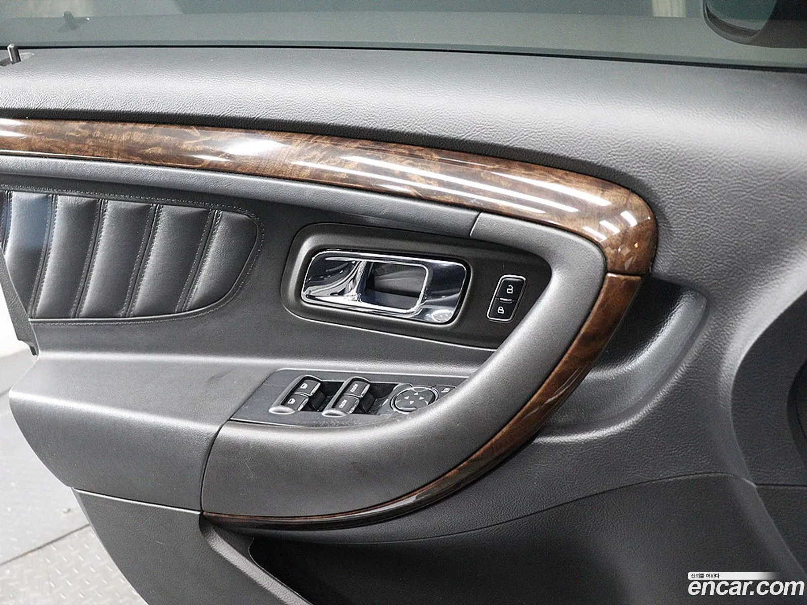 Ford Taurus 2016 — 19