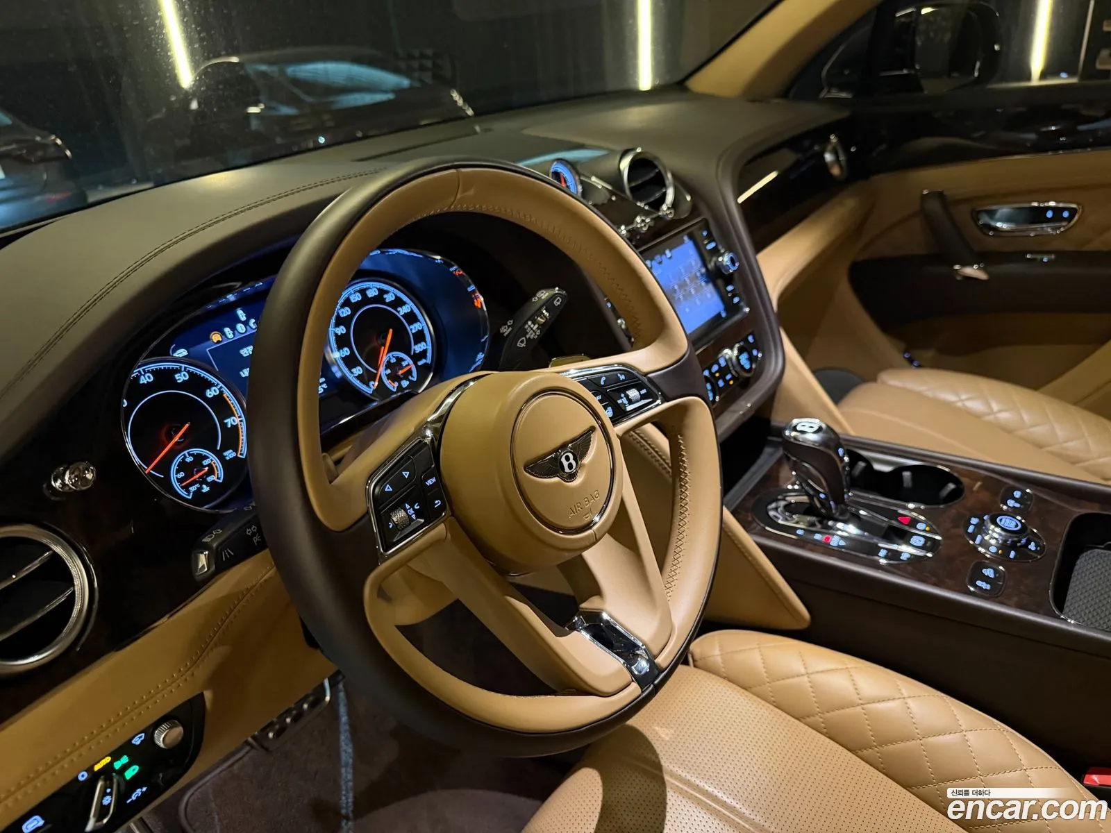 Bentley Bentayga 2018 — 19