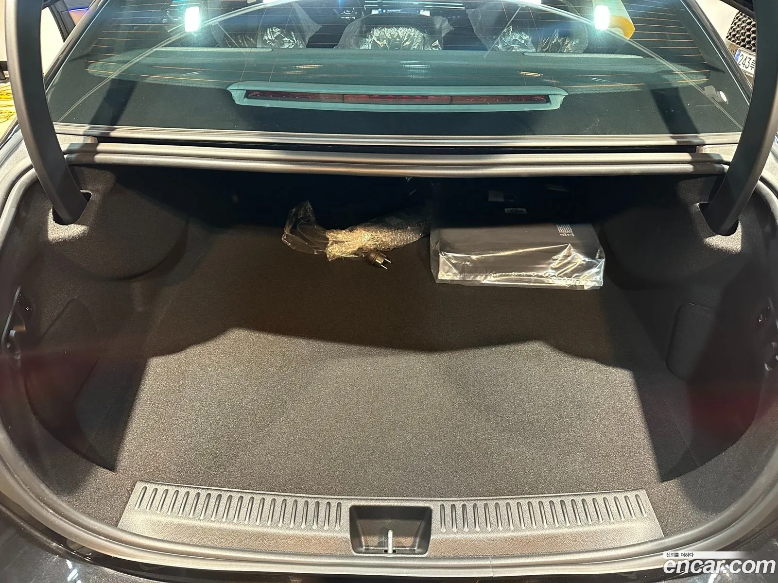 Mercedes-Benz E-Class W214 2025 — 19