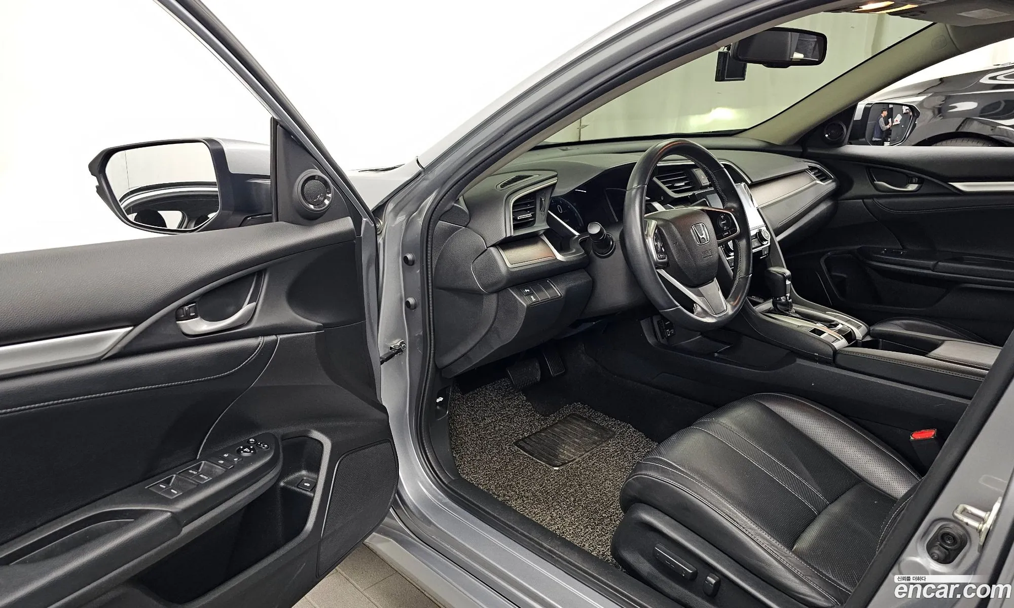 Honda Civic 2017 19XFC2677HE300056 — 33