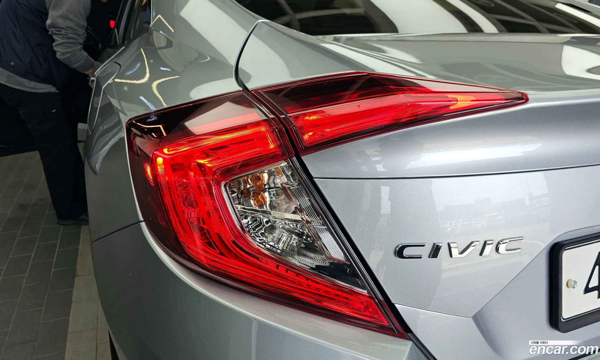 Honda Civic 2017 19XFC2677HE300056 — 19