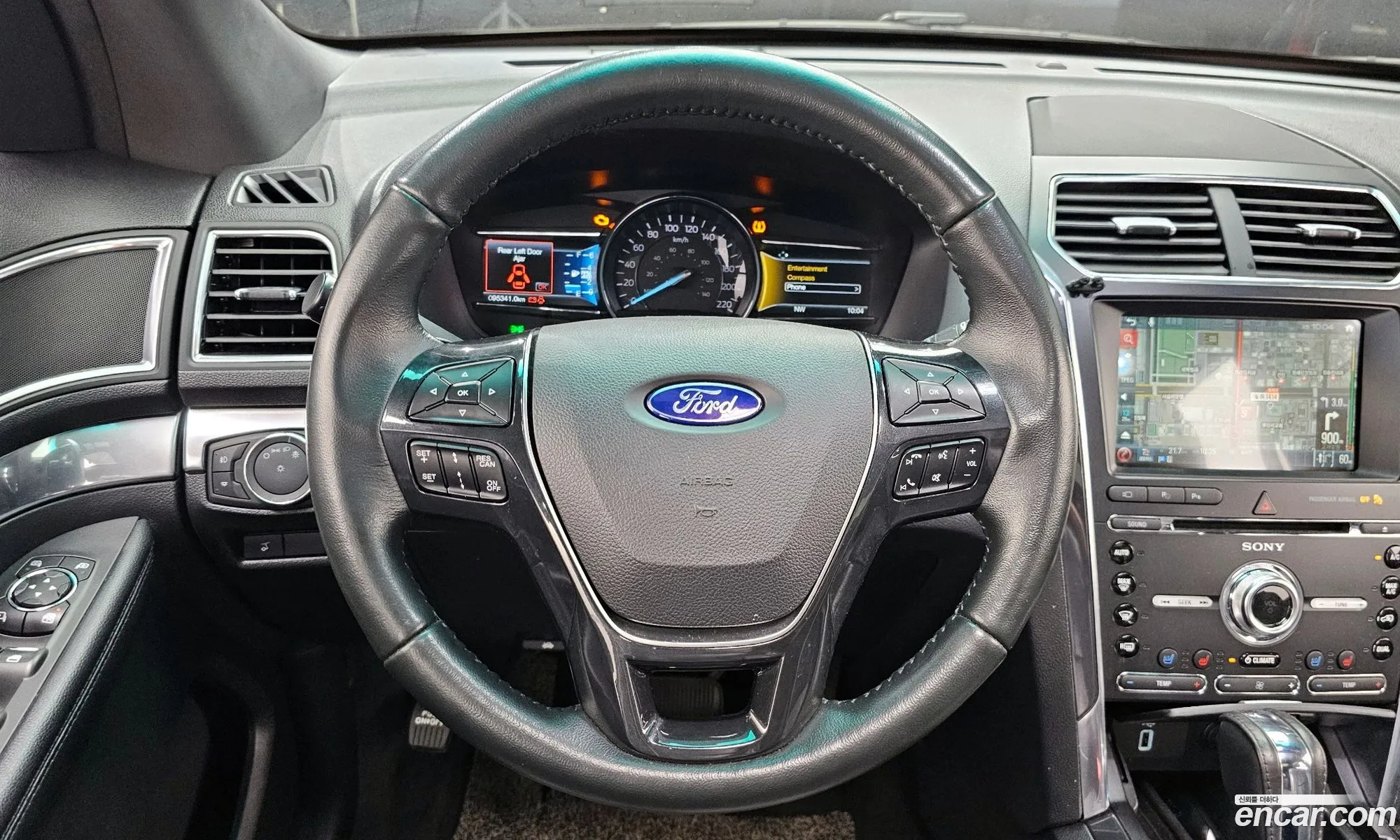 Ford Explorer 2017 1FM5K8FH8HGB11566 — 4