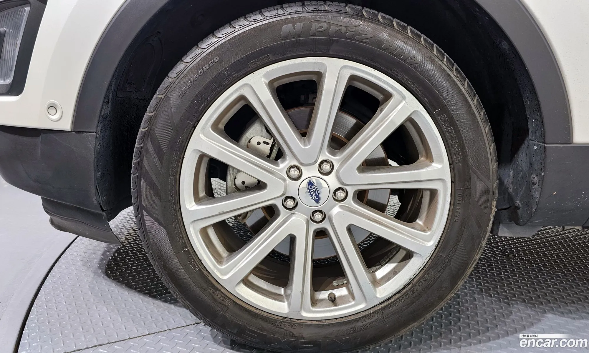 Ford Explorer 2017 1FM5K8FH8HGB11566 — 11