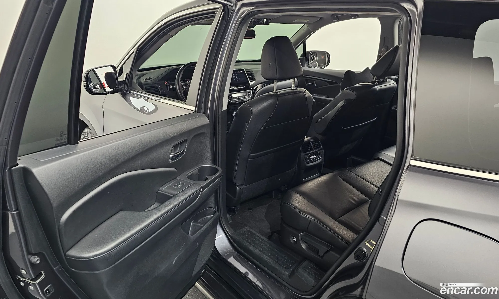 Honda Pilot 2017 5FNYF6850HB201136 — 3