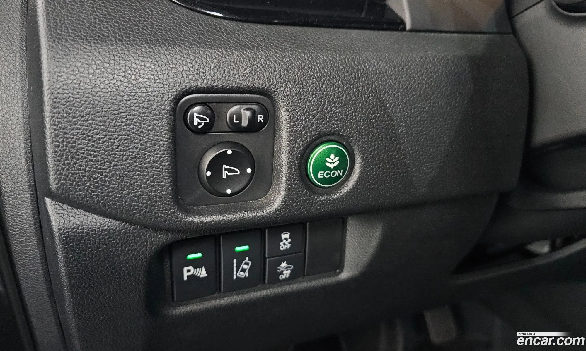 Honda Pilot 2017 5FNYF6850HB201136 — 17