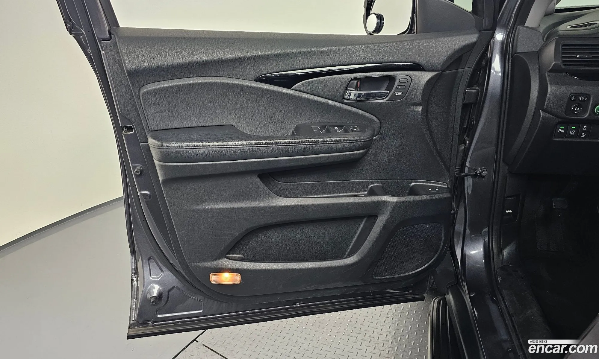 Honda Pilot 2017 5FNYF6850HB201136 — 30