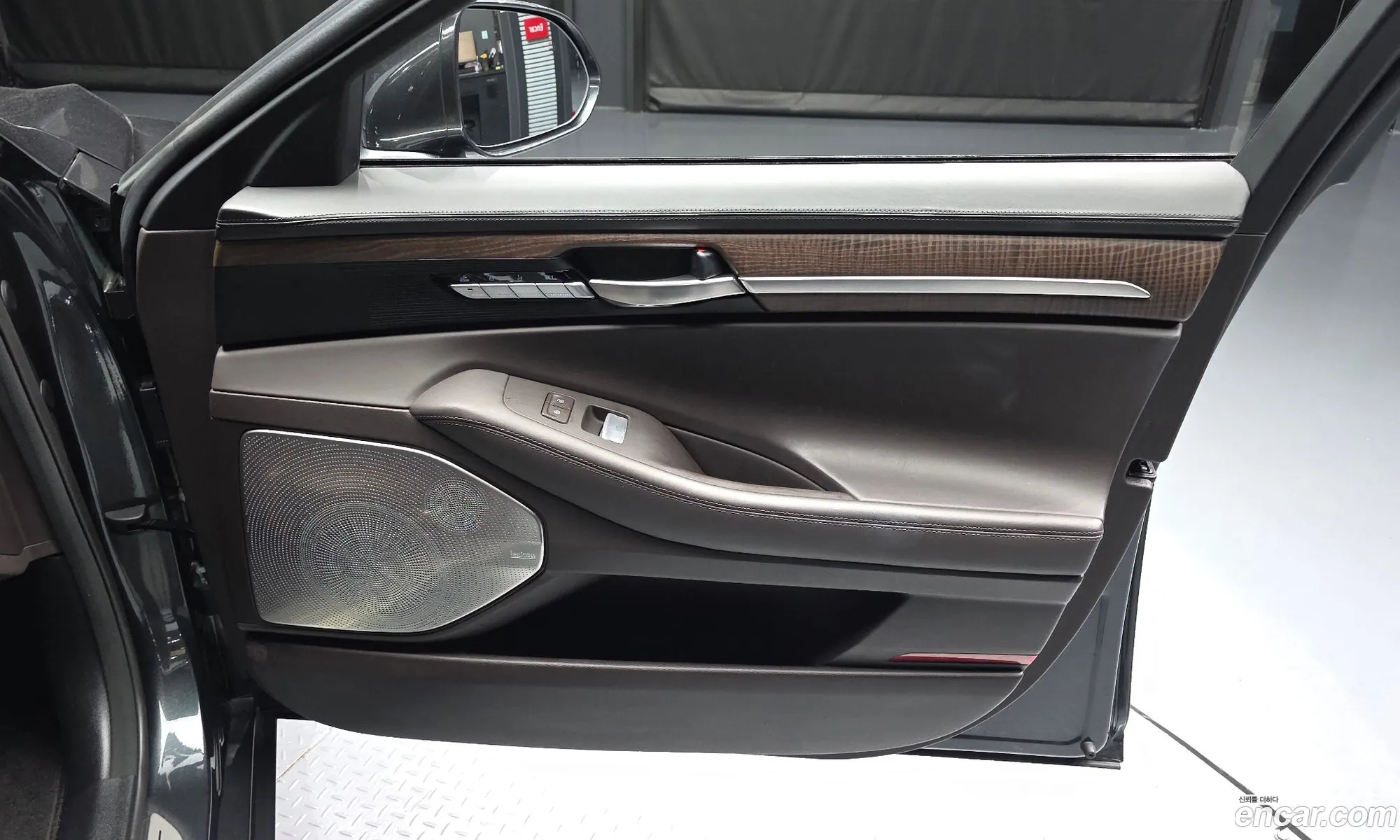 Genesis G90 2021 KMHG341DDMU091200 — 17