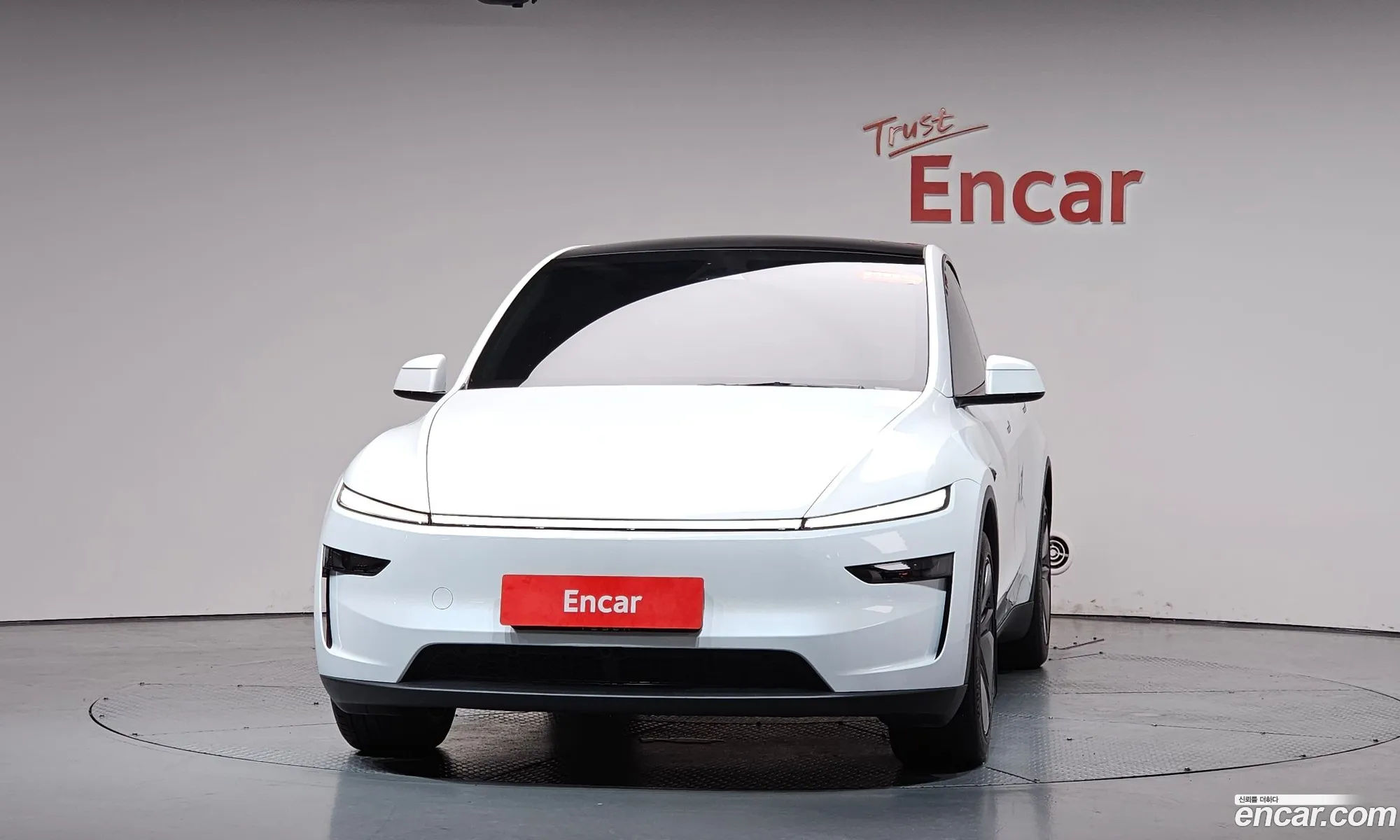 Tesla Model Y 2025 — 12