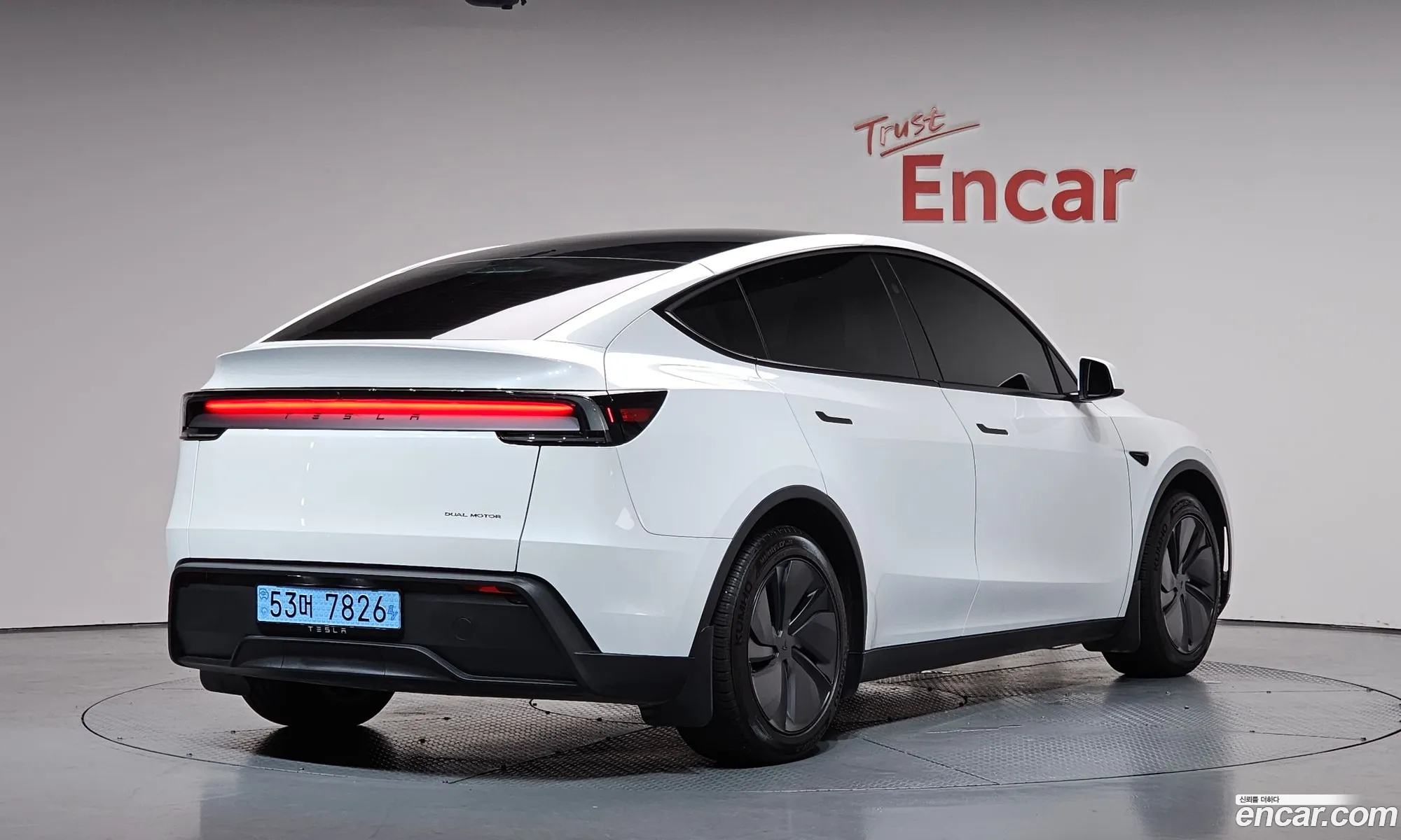 Tesla Model Y 2025 — 22