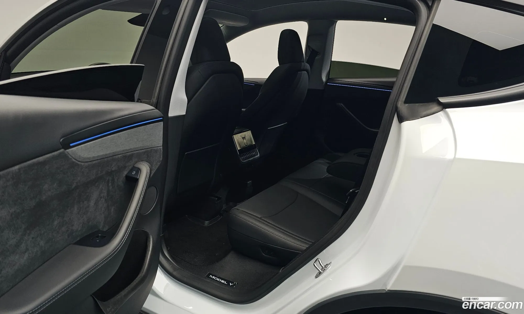 Tesla Model Y 2025 — 15