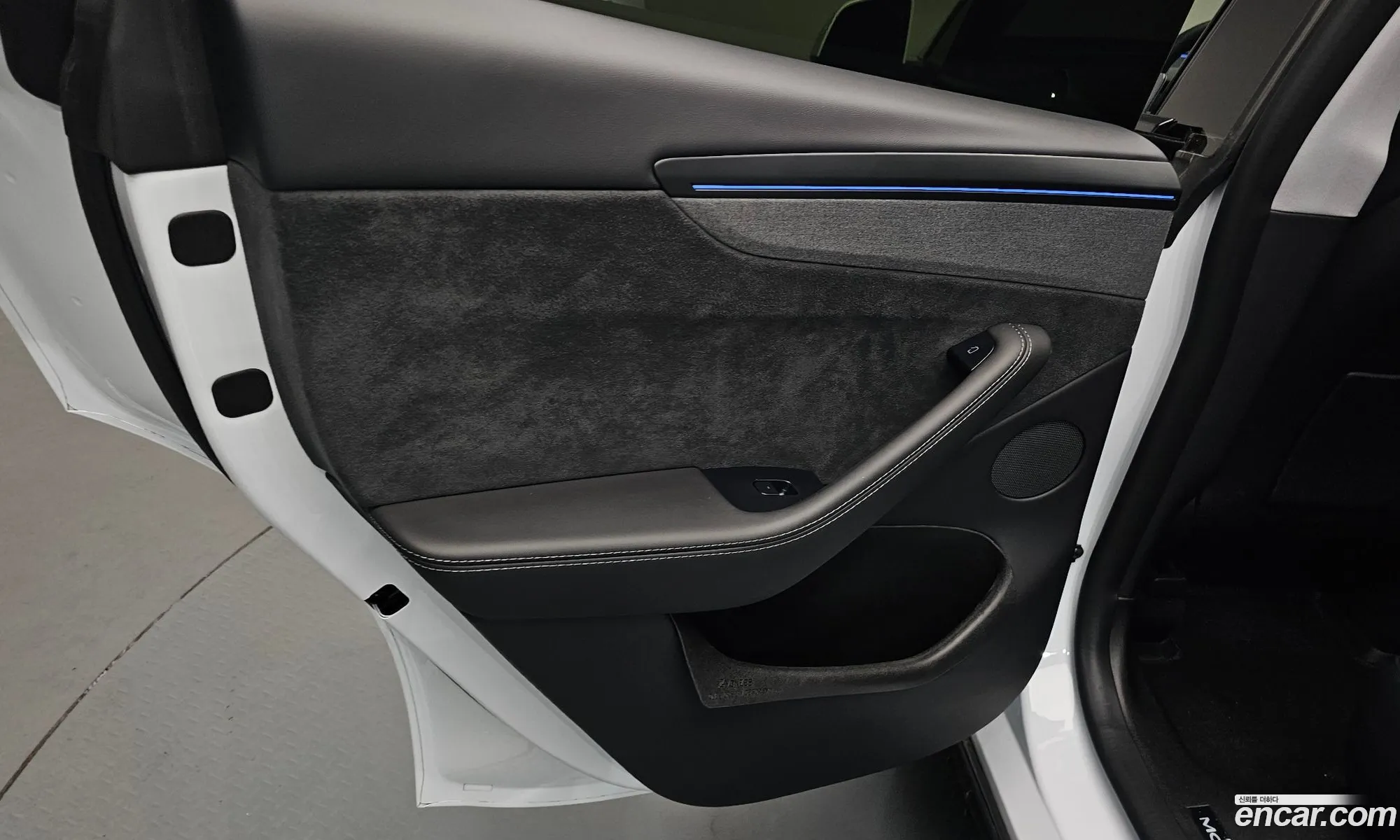 Tesla Model Y 2025 — 4