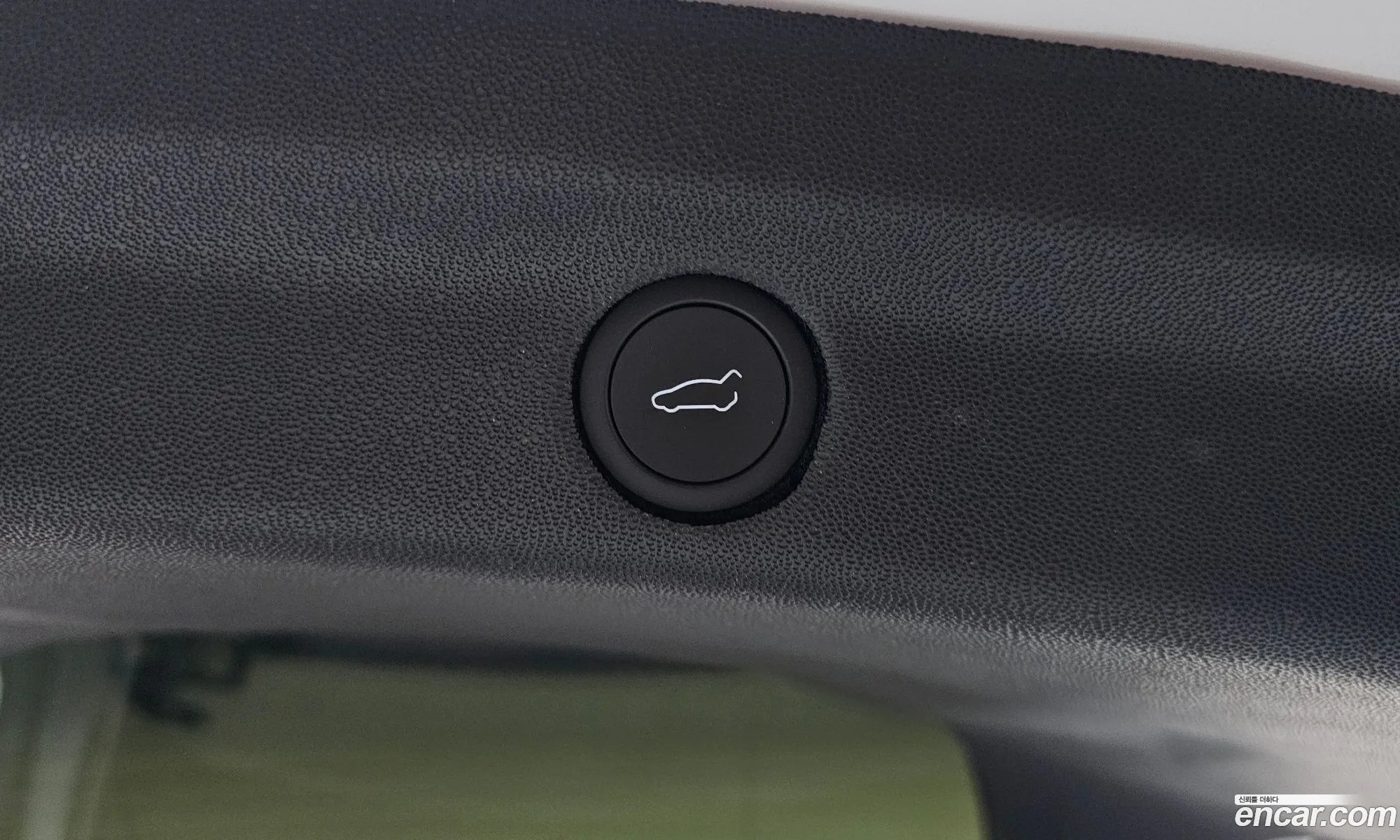 Tesla Model Y 2025 — 8