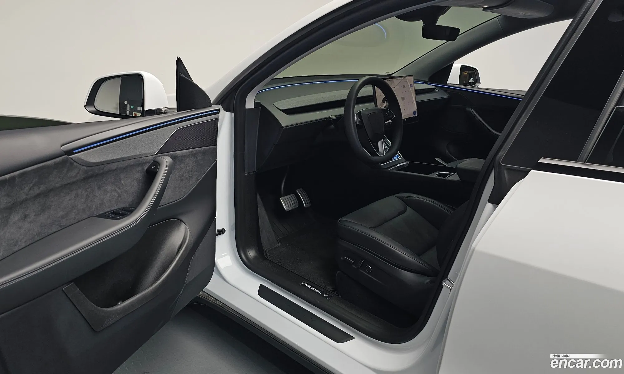 Tesla Model Y 2025 — 28