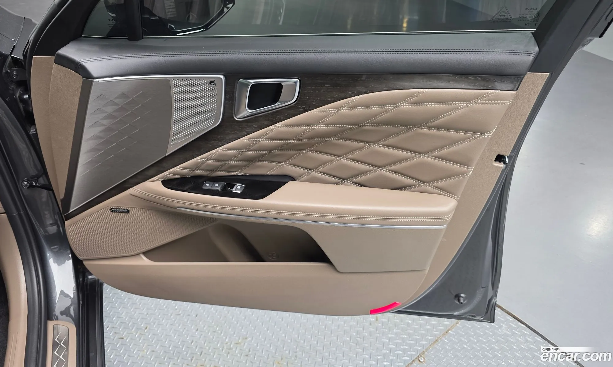 Kia K8 Hybrid 2023 — 5