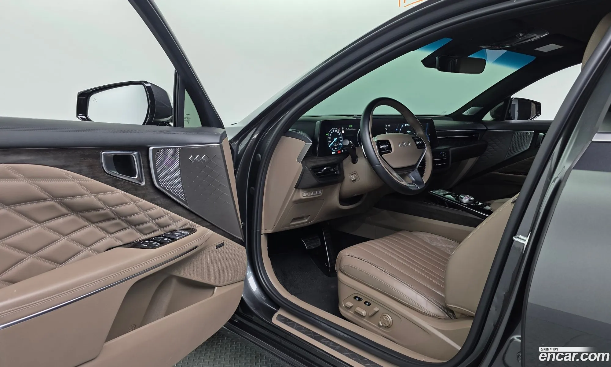 Kia K8 Hybrid 2023 — 27