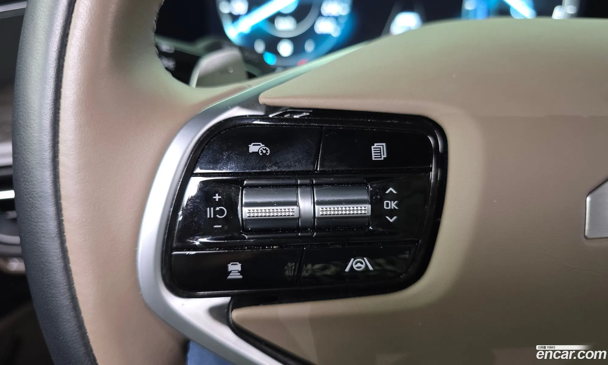 Kia K8 Hybrid 2023 — 8