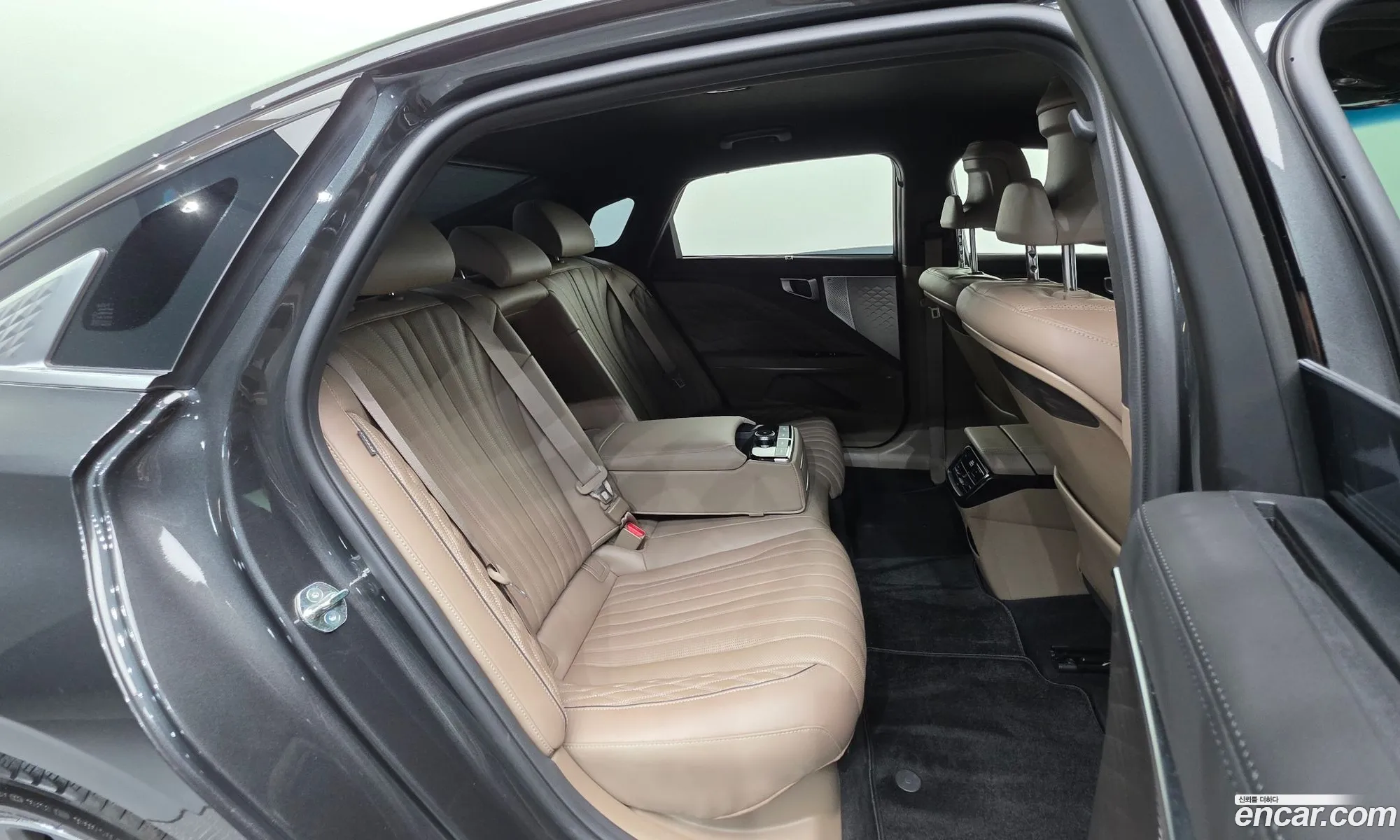 Kia K8 Hybrid 2023 — 20