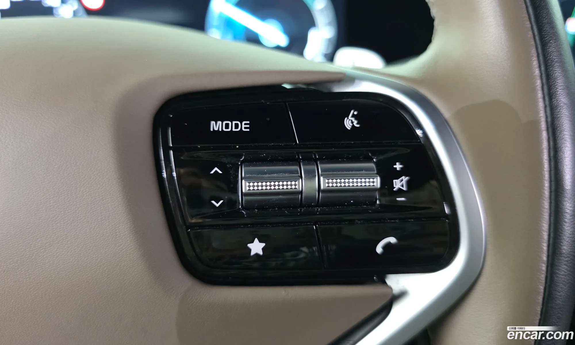 Kia K8 Hybrid 2023 — 35