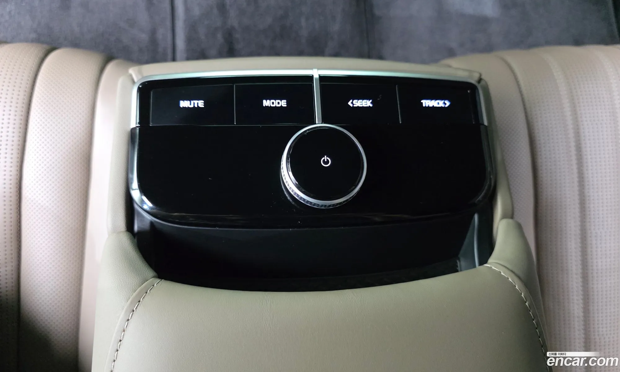 Kia K8 Hybrid 2023 — 32