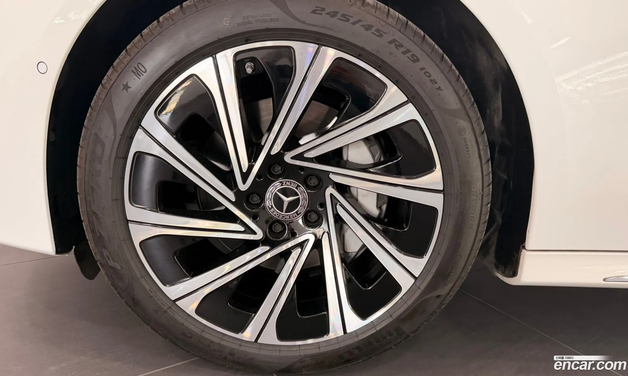 Mercedes-Benz E-Class W214 2024 — 10