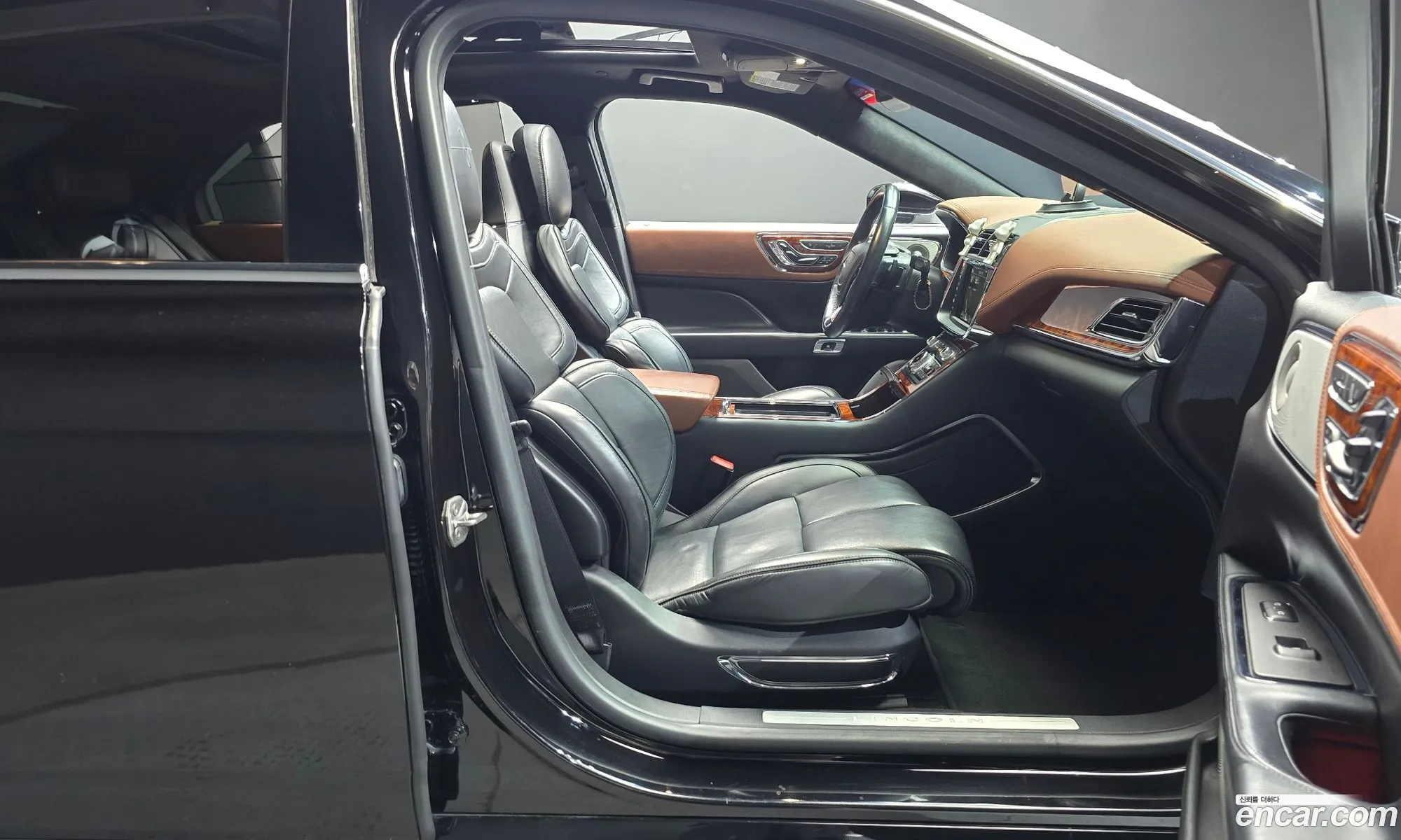 Lincoln Continental 10th Gen 2017 1LN6L9BC1H5608939 — 10