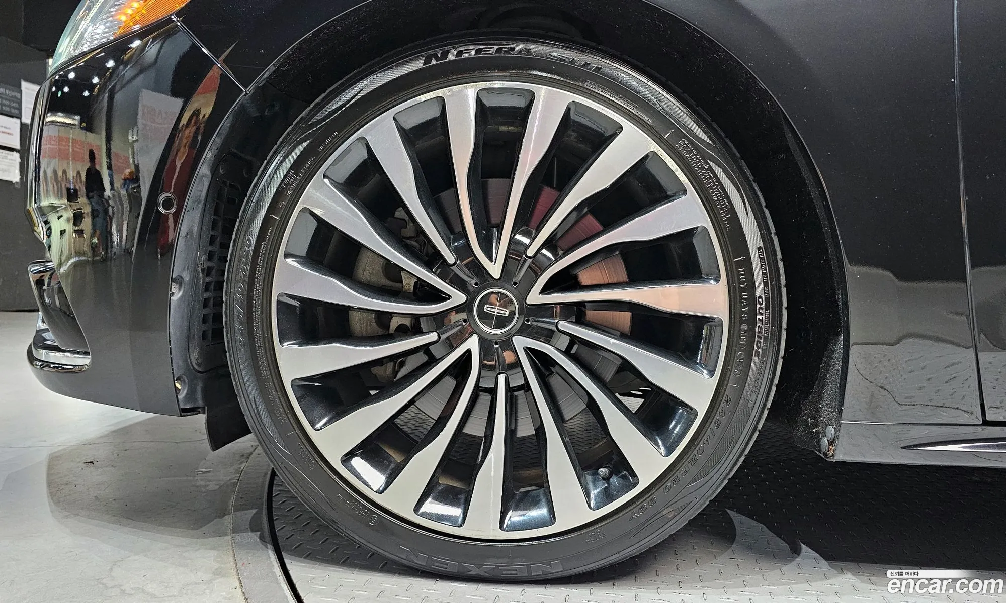 Lincoln Continental 10th Gen 2017 1LN6L9BC1H5608939 — 25