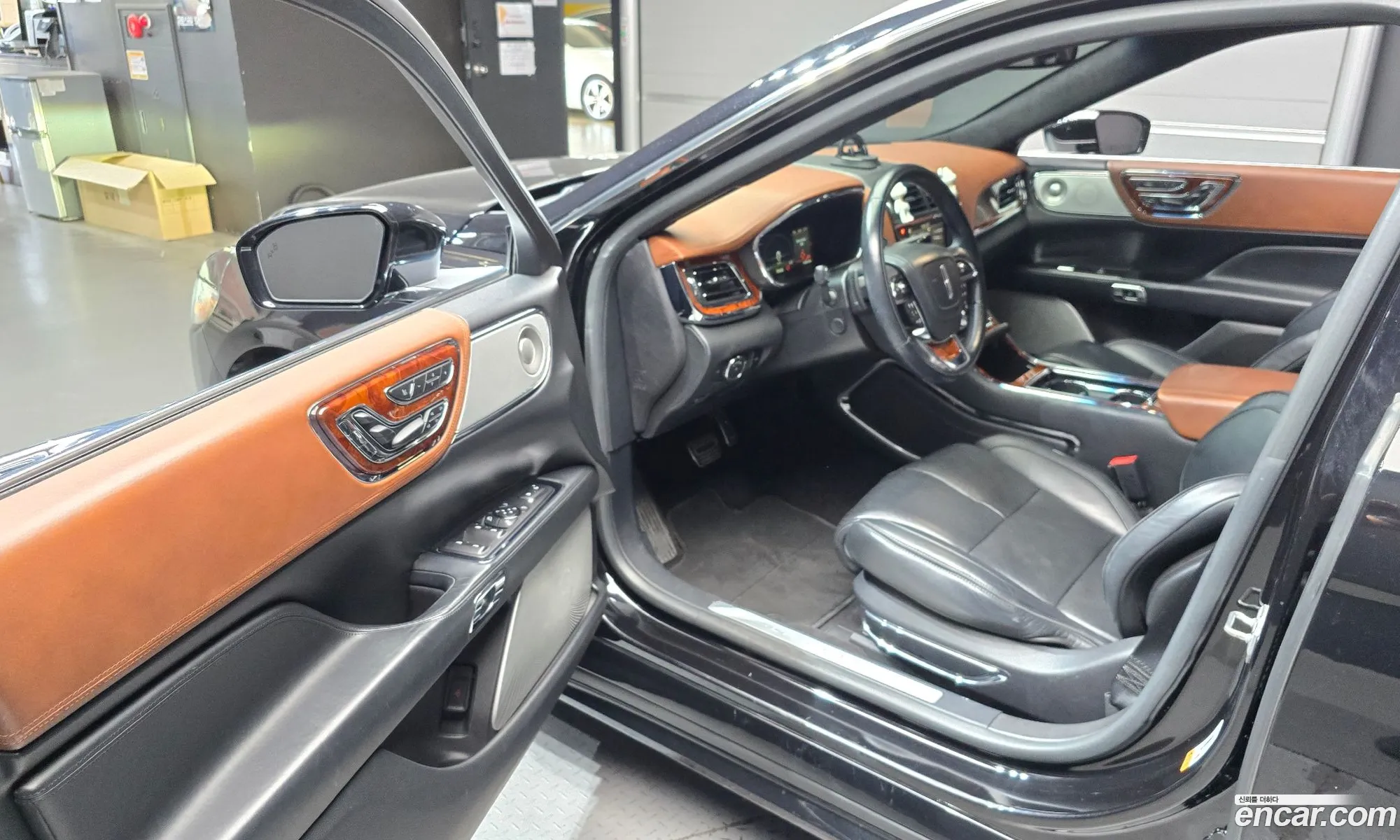 Lincoln Continental 10th Gen 2017 1LN6L9BC1H5608939 — 17