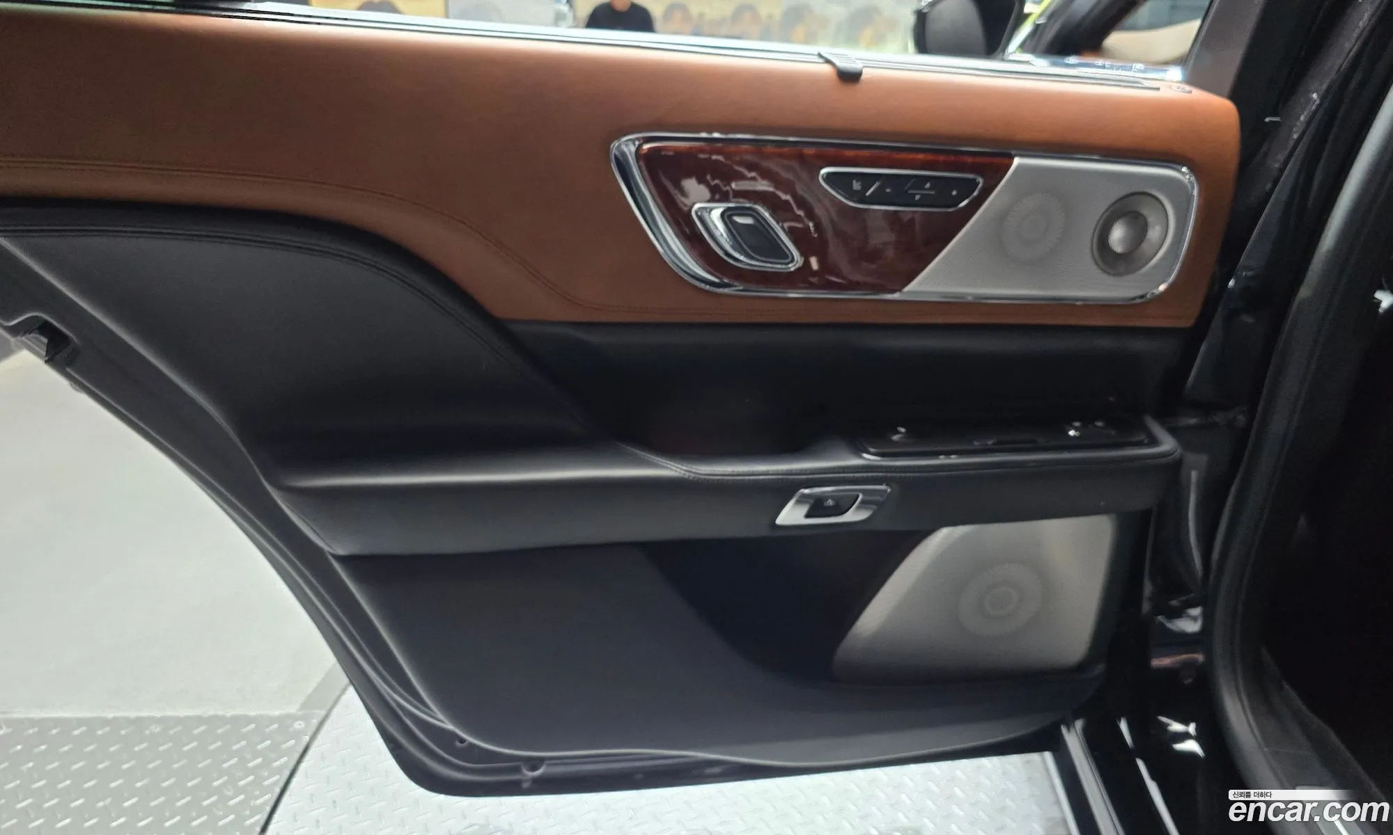 Lincoln Continental 10th Gen 2017 1LN6L9BC1H5608939 — 26