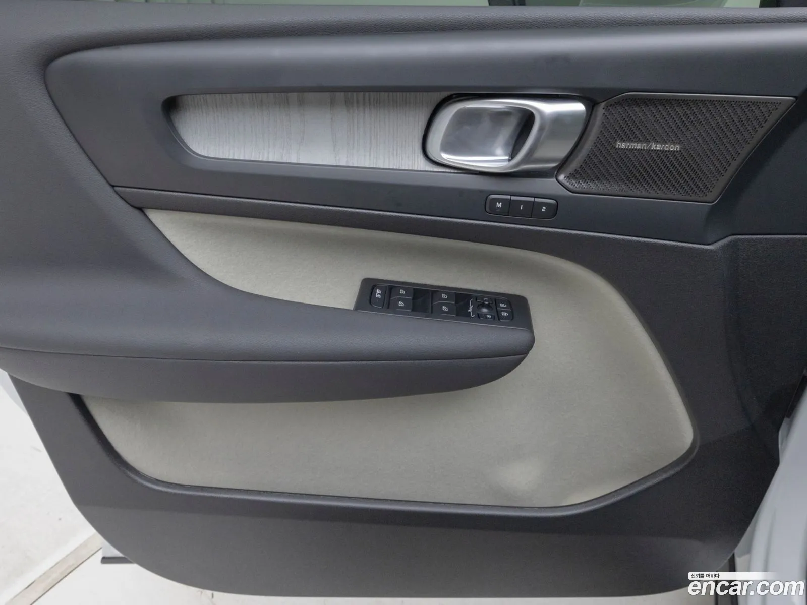 Volvo XC40 2025 — 4