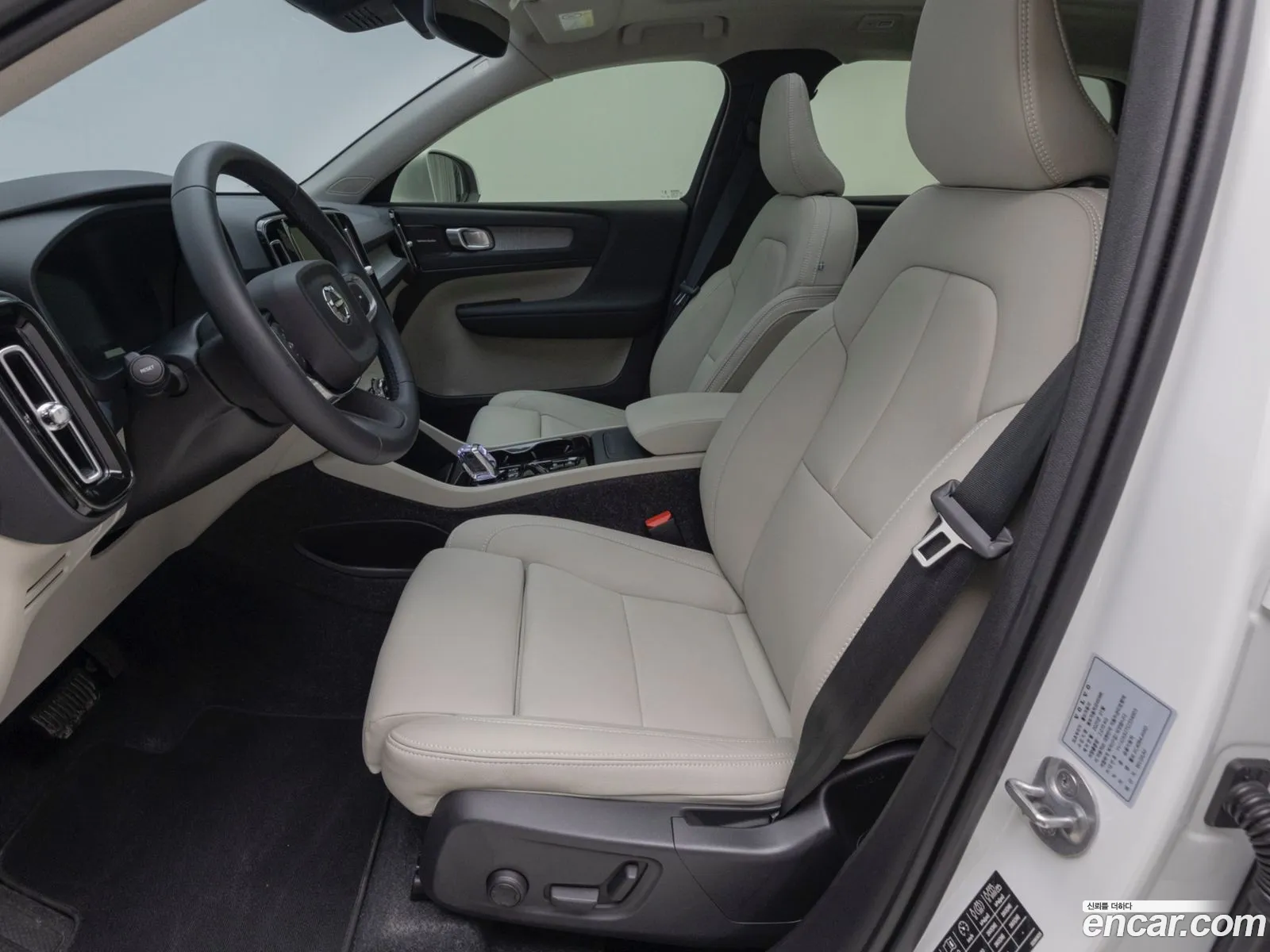 Volvo XC40 2025 — 10