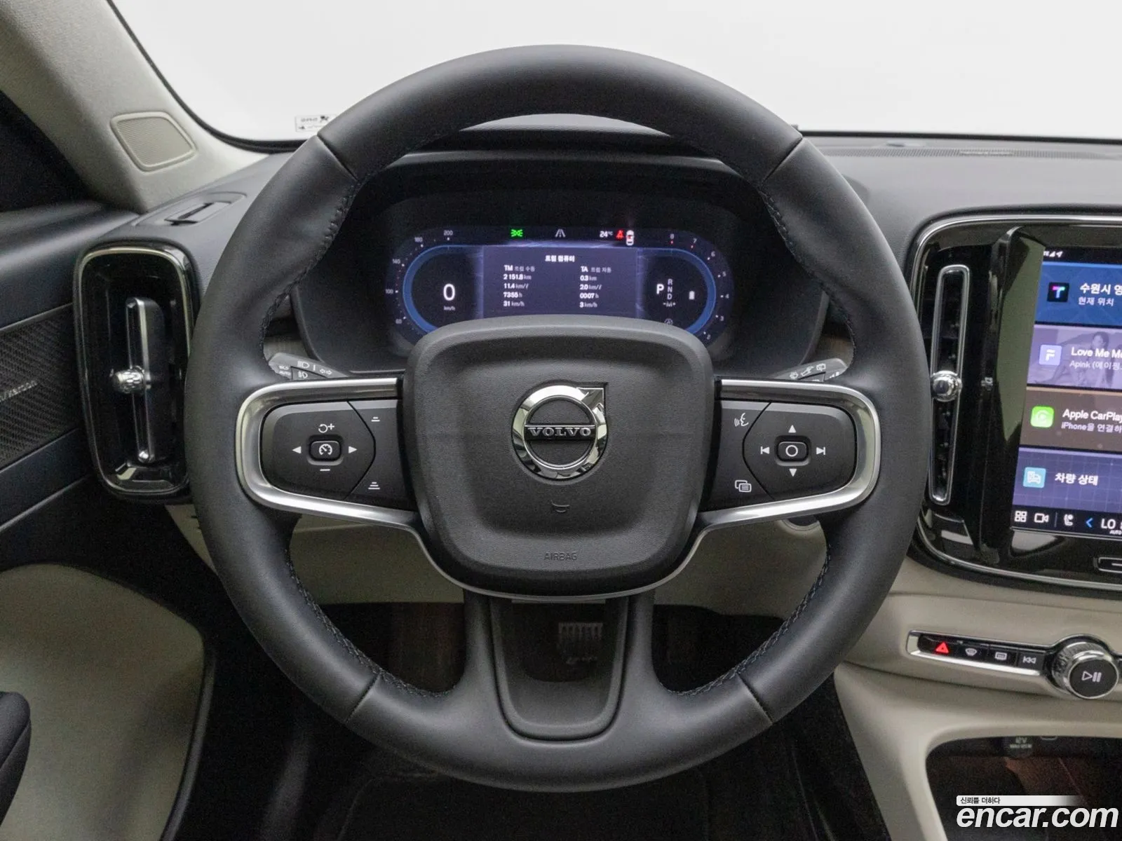 Volvo XC40 2025 — 3