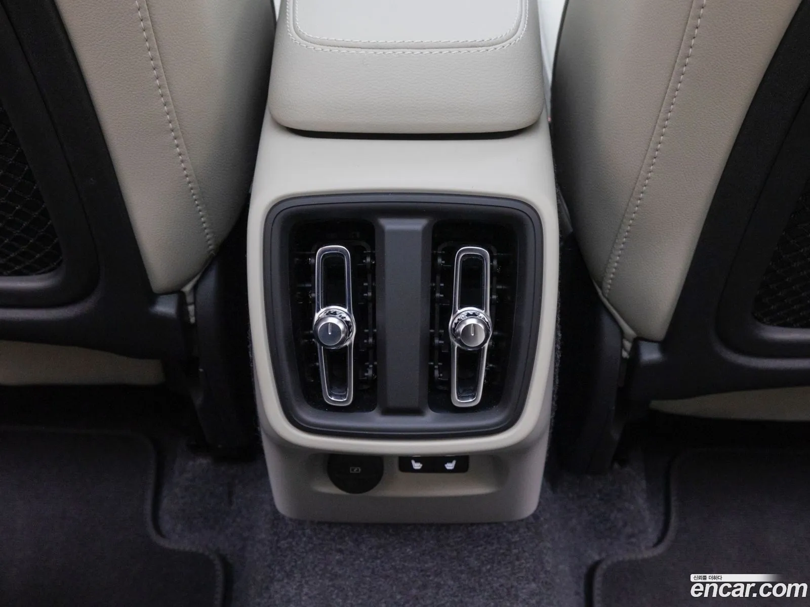 Volvo XC40 2025 — 6