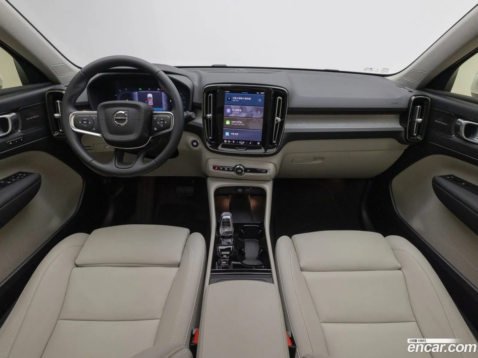 Volvo XC40 2025 — 8