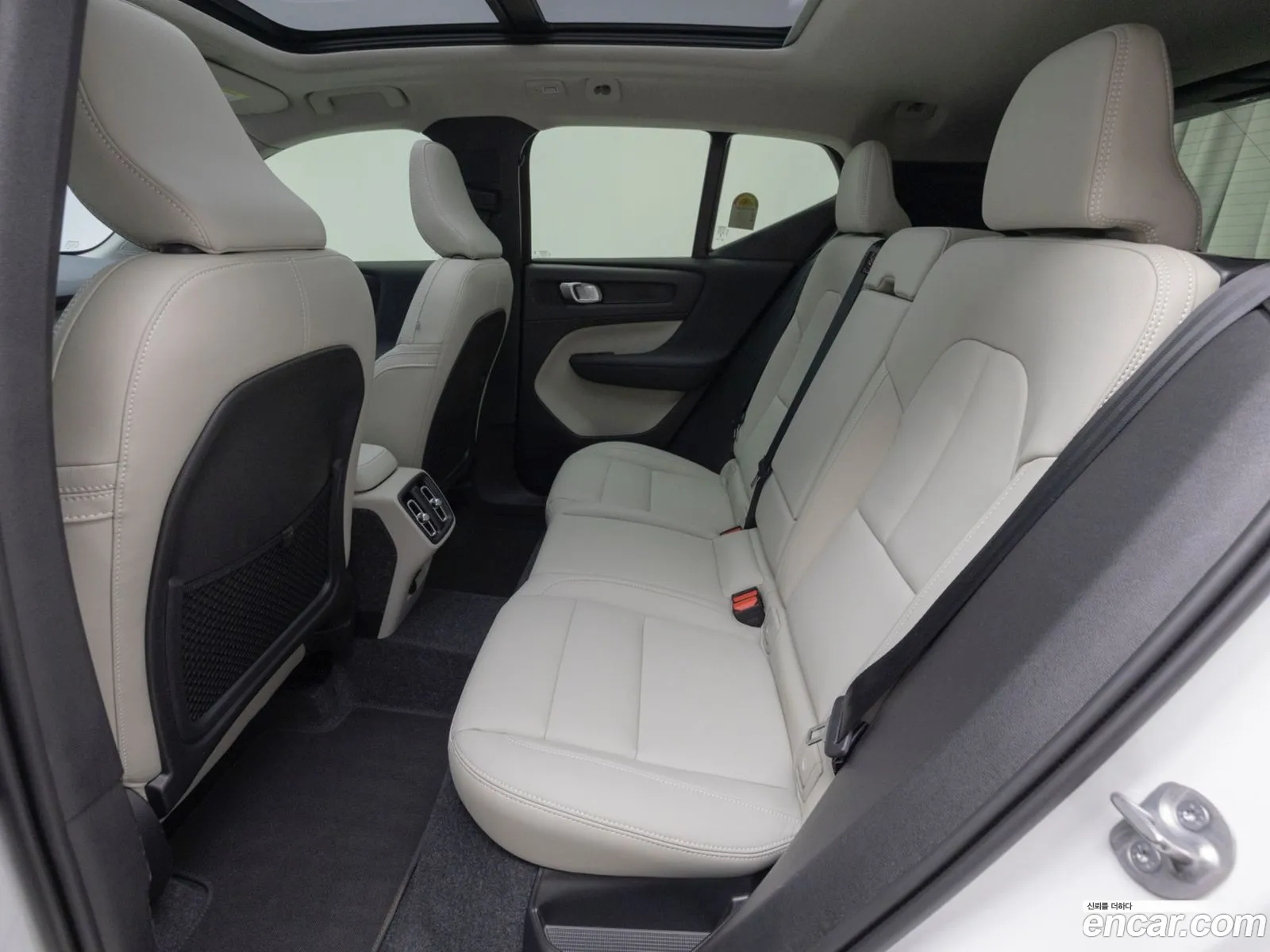 Volvo XC40 2025 — 16