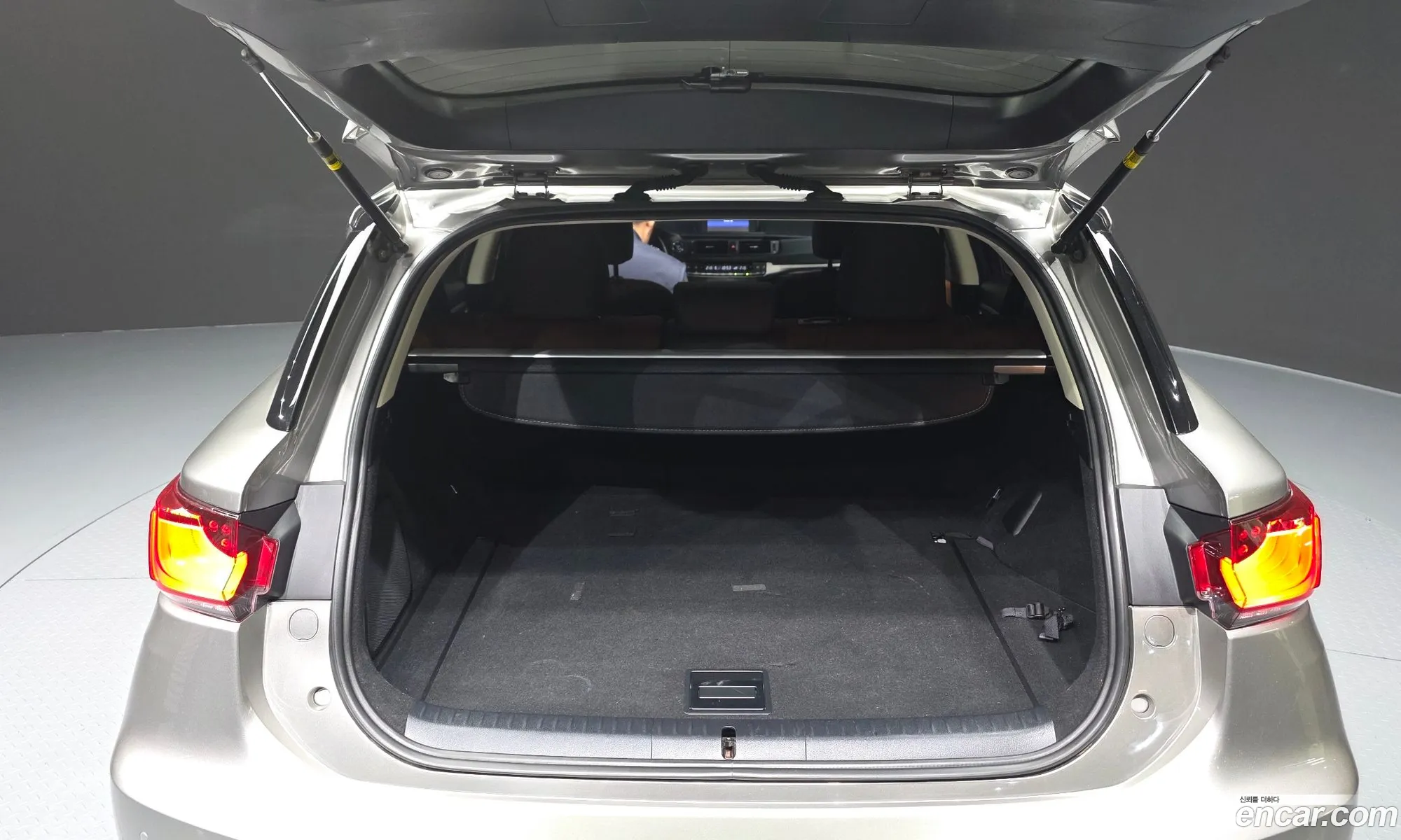 Lexus CT200h 2018 JTHKD5BH1J2328027 — 4