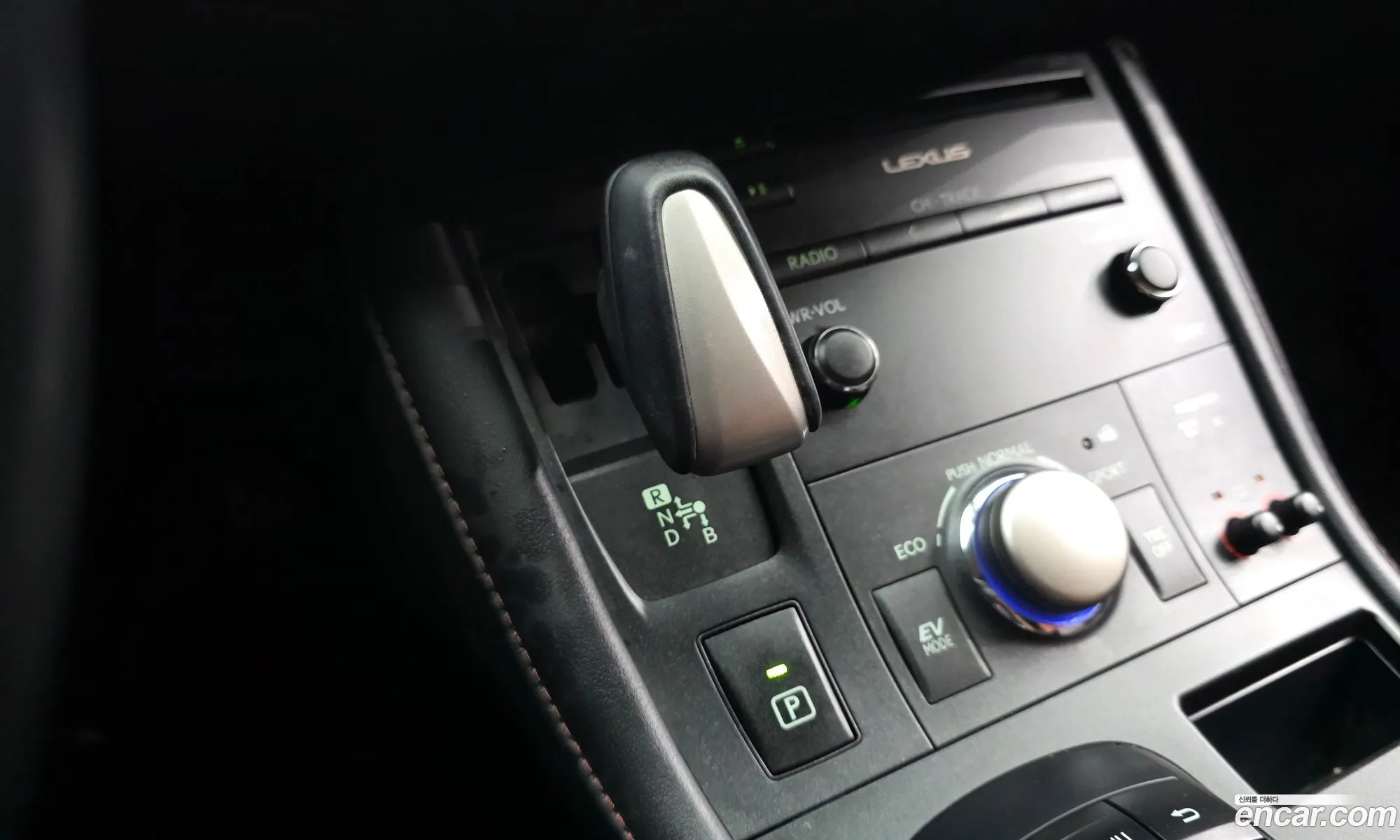 Lexus CT200h 2018 JTHKD5BH1J2328027 — 13