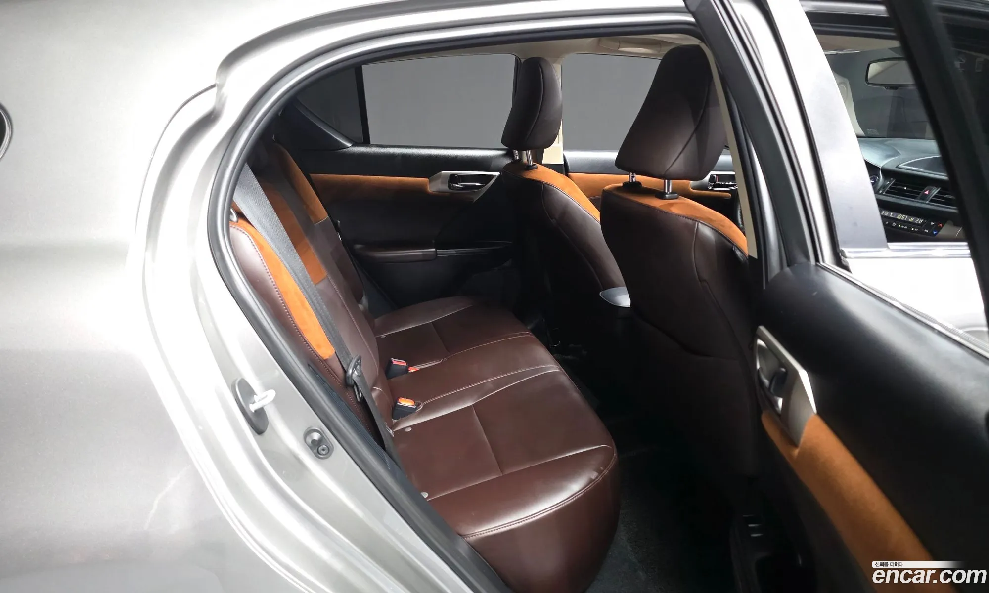 Lexus CT200h 2018 JTHKD5BH1J2328027 — 6