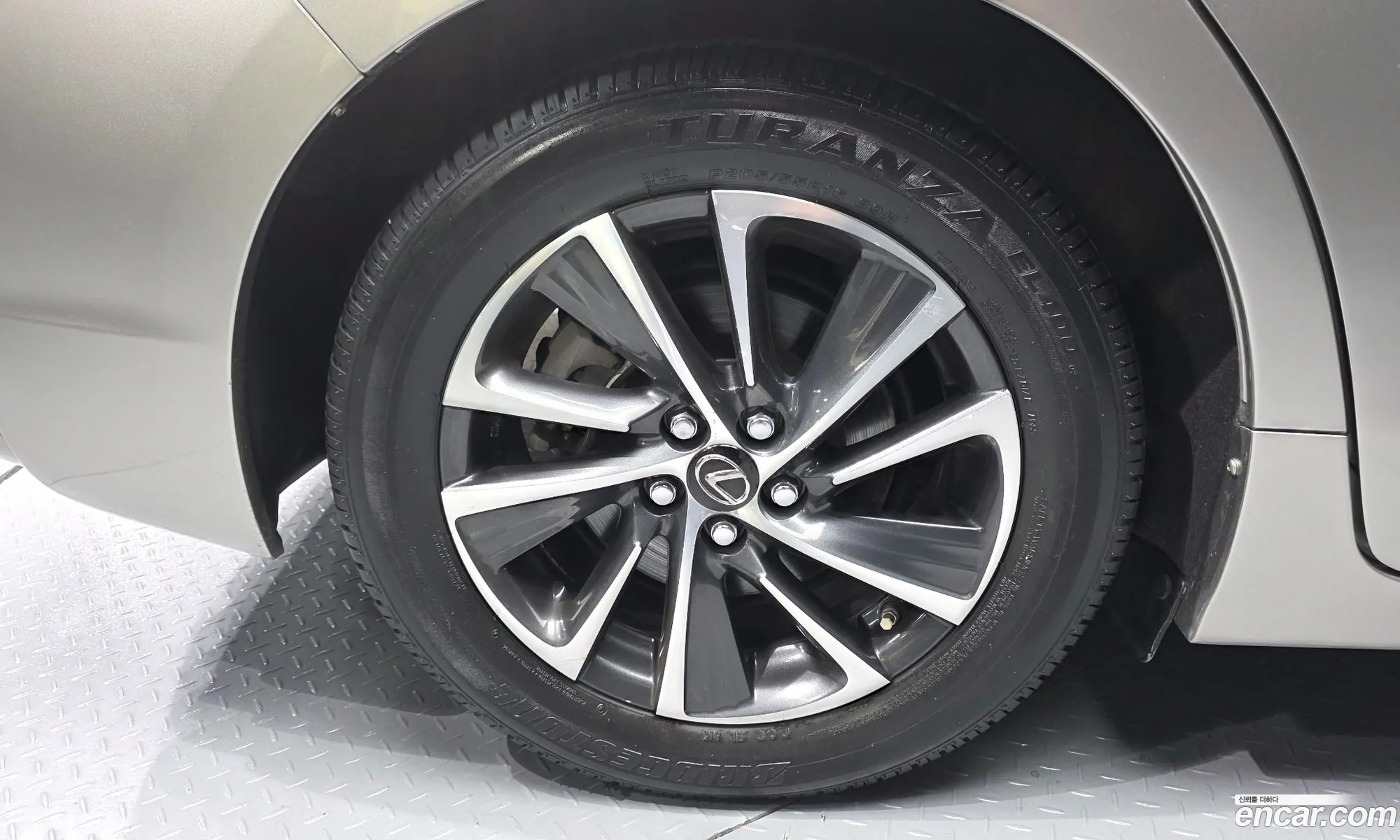 Lexus CT200h 2018 JTHKD5BH1J2328027 — 10