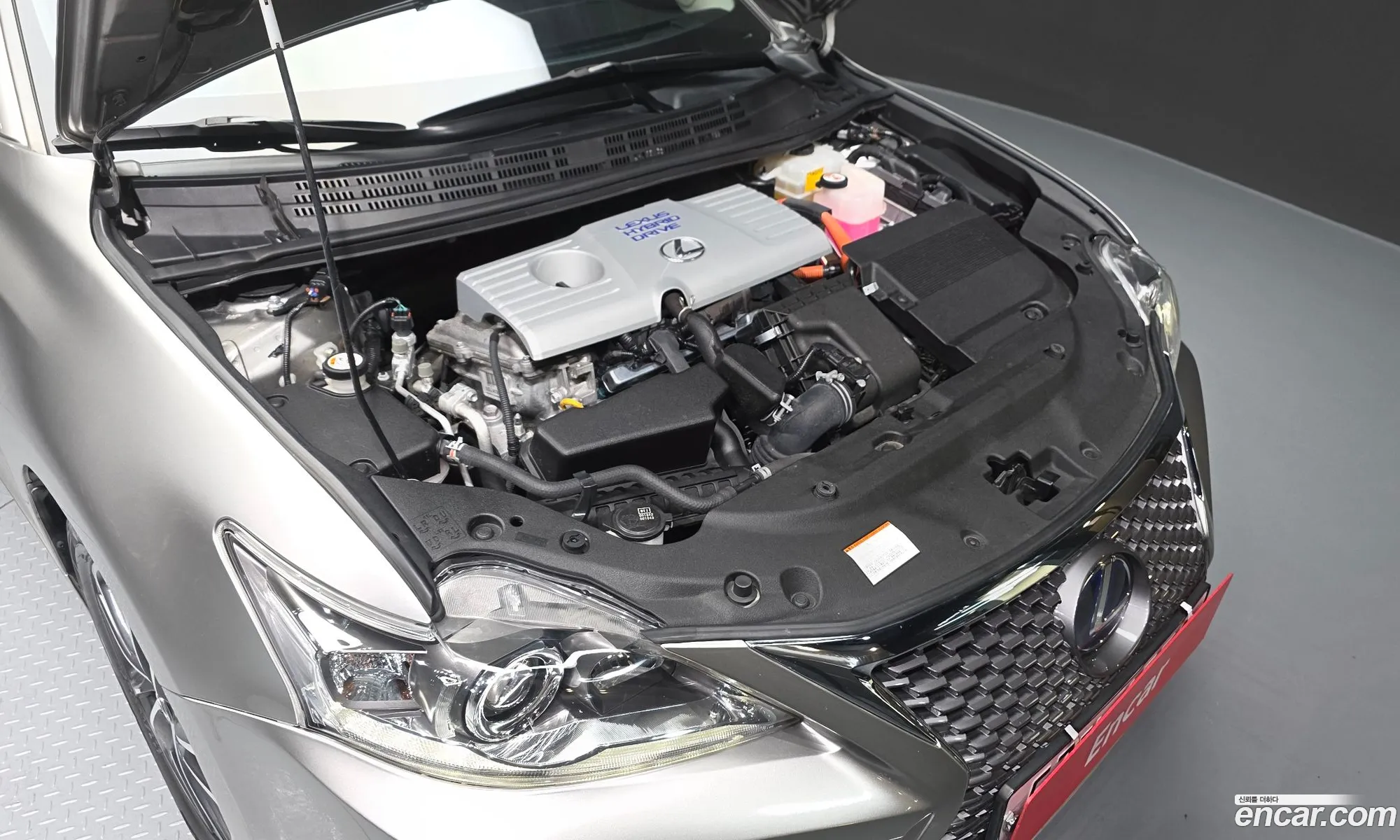 Lexus CT200h 2018 JTHKD5BH1J2328027 — 8