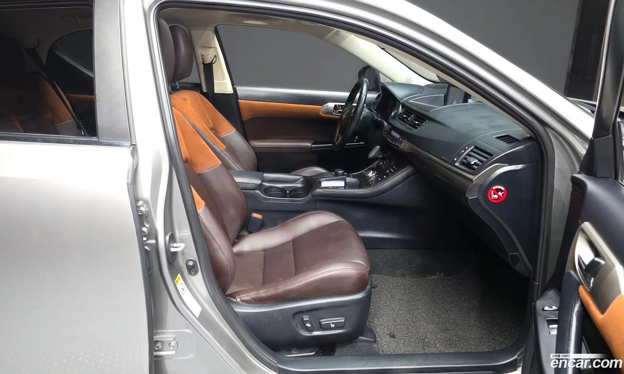 Lexus CT200h 2018 JTHKD5BH1J2328027 — 17