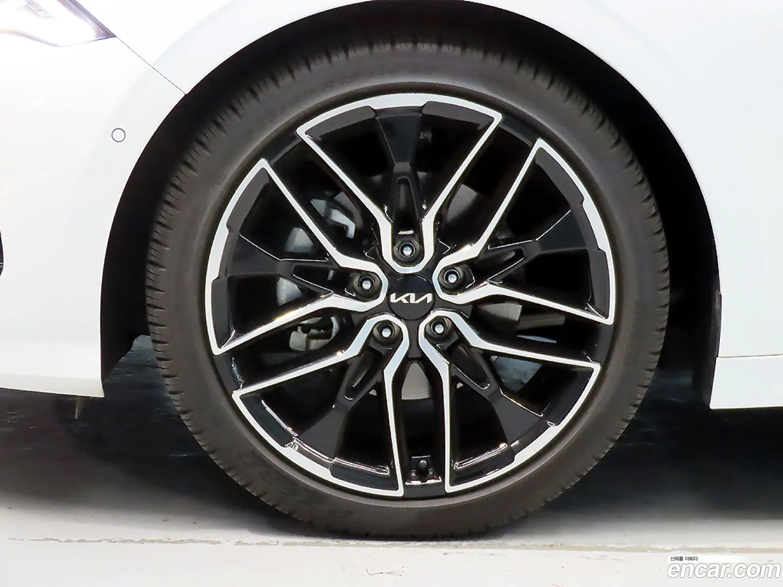 Kia K5 2023 — 3