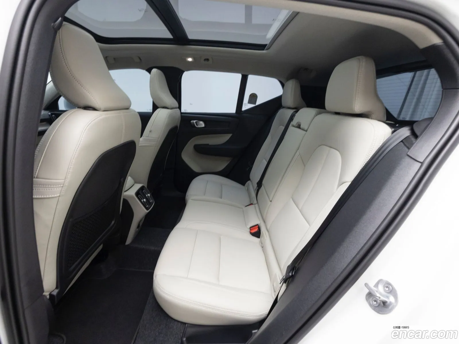 Volvo XC40 2025 — 9
