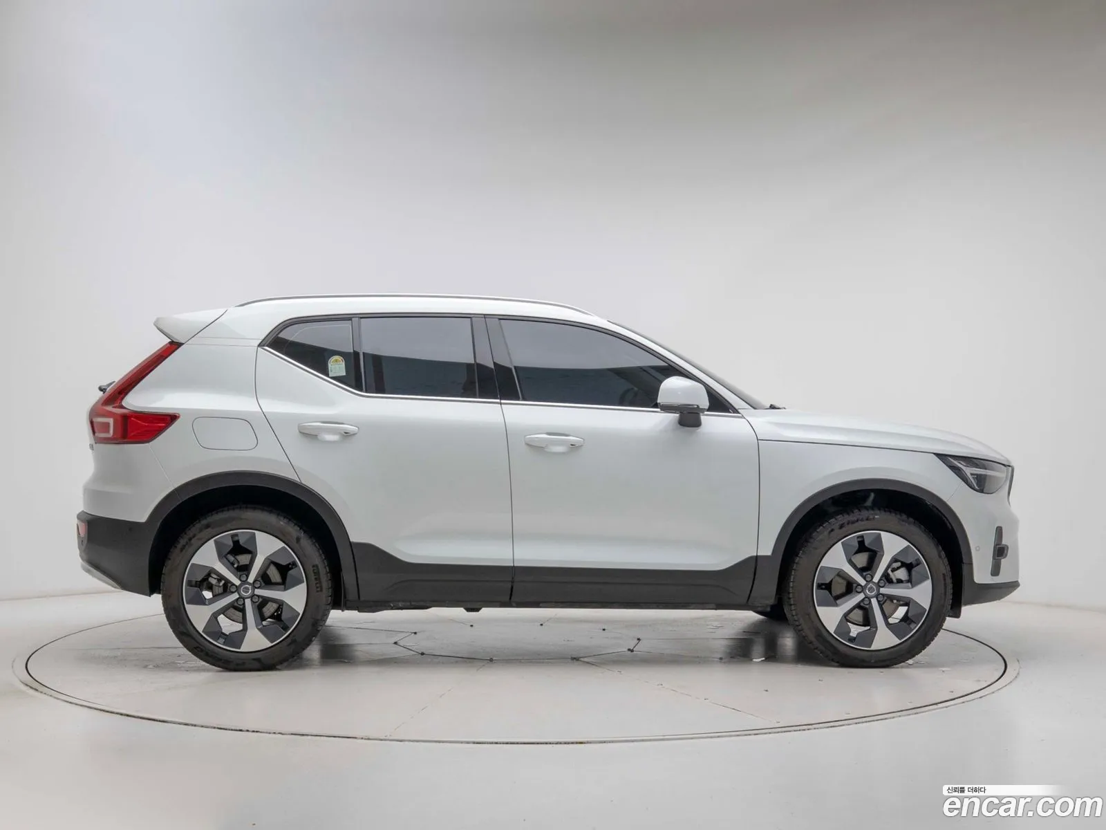 Volvo XC40 2025 — 17